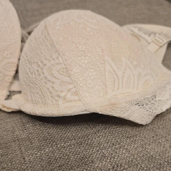 Victoria's Secret Ivory Lace Bra with Strappy Back - Picture 6 of 6
